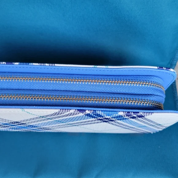 NWT Isabelle Handbag or Wide Wallet Vegan Friendly - Picture 4 of 7